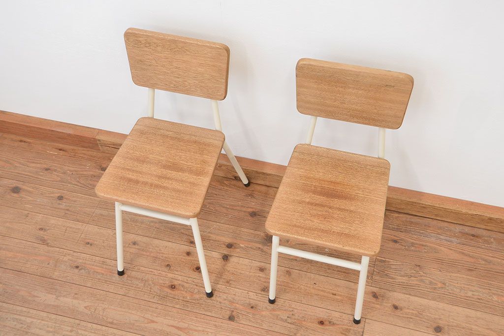レトロ家具　昭和レトロ 古い鉄脚のかわいいペイントチェア2脚セット(4)(イス、椅子)