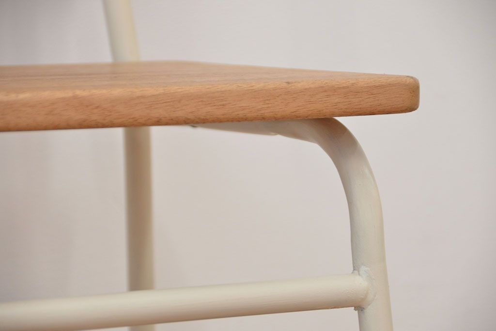 レトロ家具　昭和レトロ 古い鉄脚のかわいいペイントチェア2脚セット(4)(イス、椅子)