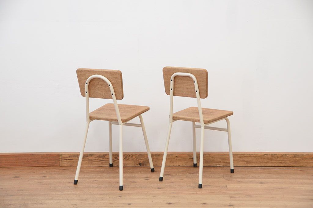 レトロ家具　昭和レトロ 古い鉄脚のかわいいペイントチェア2脚セット(4)(イス、椅子)