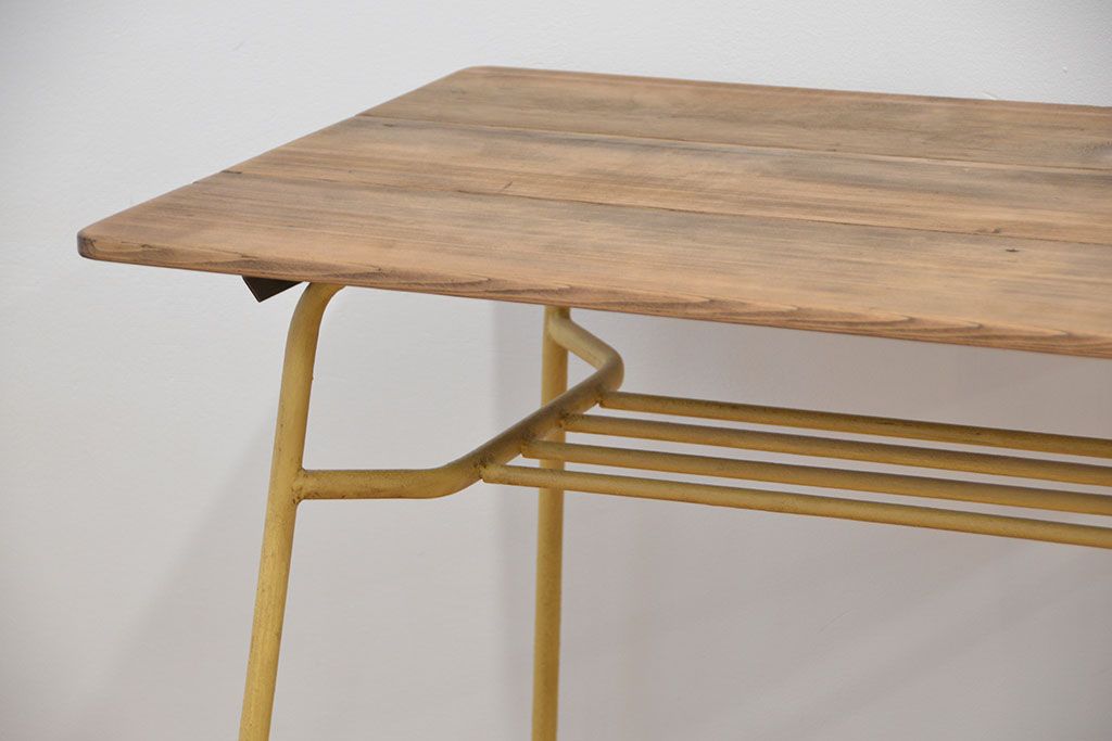 レトロ家具　昭和レトロ 古い鉄脚と古材の天板のシンプルなペイントテーブル(1)(鉄足、机、在宅ワーク、在宅用テーブル、作業台、デスク)