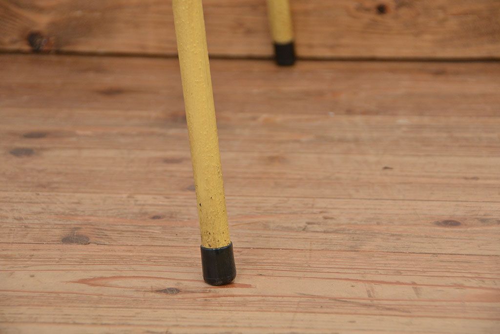 レトロ家具　昭和レトロ 古い鉄脚と古材の天板のシンプルなペイントテーブル(1)(鉄足、机、在宅ワーク、在宅用テーブル、作業台、デスク)