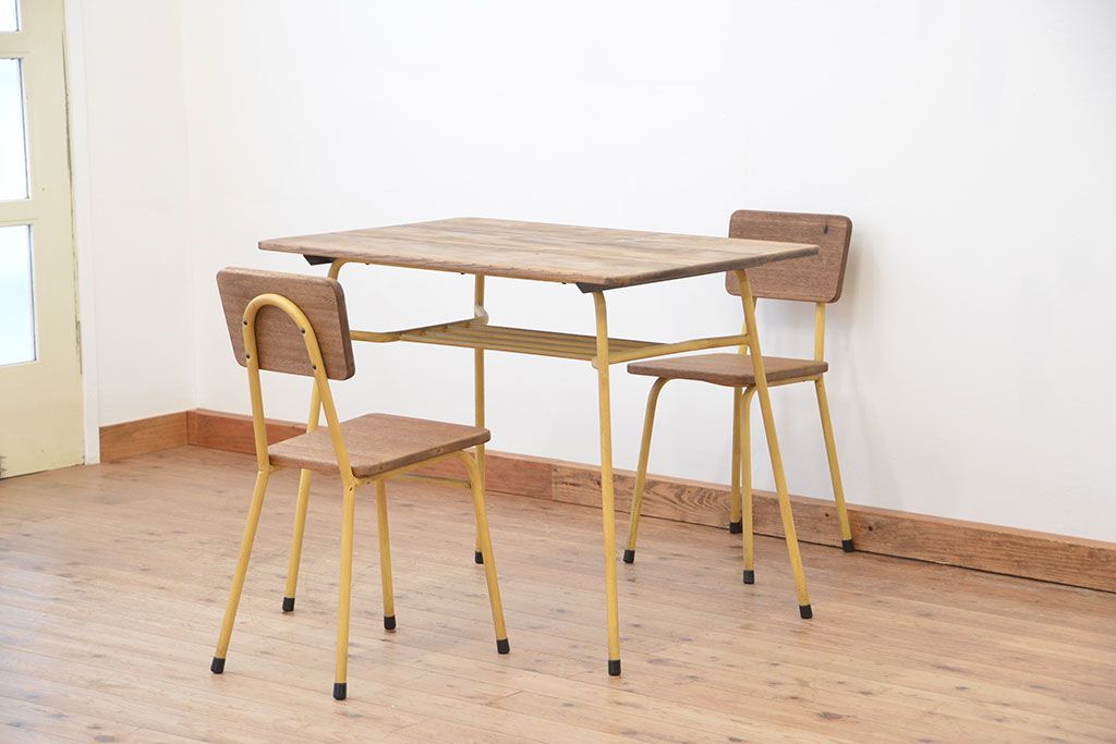レトロ家具　昭和レトロ 古い鉄脚と古材の天板のシンプルなペイントテーブル(1)(鉄足、机、在宅ワーク、在宅用テーブル、作業台、デスク)