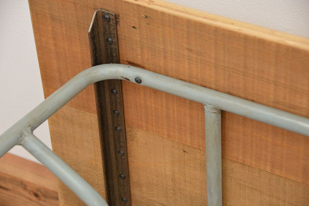 ヴィンテージ家具　ビンテージ　天板古材のペイント鉄脚テーブル(2)