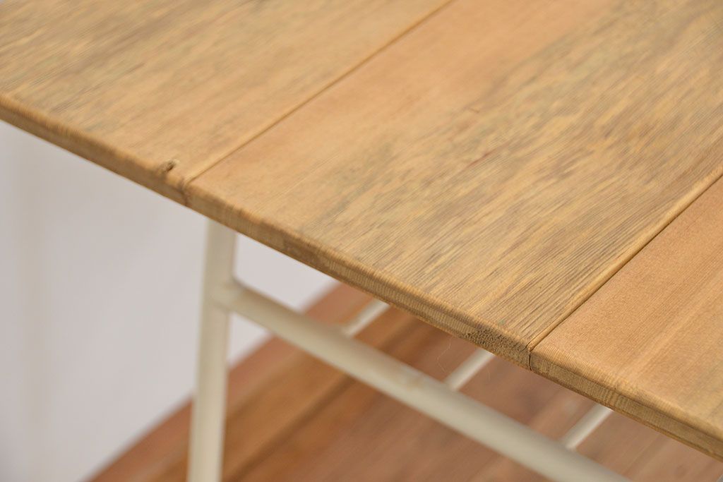 アンティーク家具　アンティーク  古い鉄脚と古材天板のシンプルなペイントテーブル(2)(机・作業台・デスク)