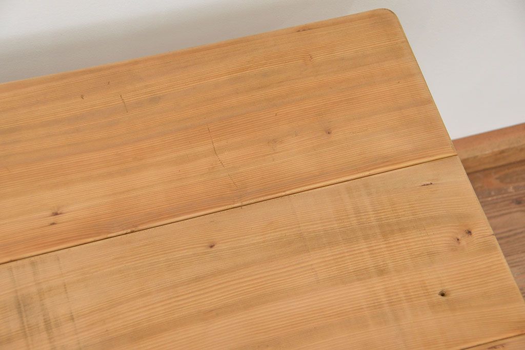 レトロ家具　昭和レトロ ★古い鉄脚と古材の天板のシンプルなペイントテーブル(5)(鉄足、机、在宅ワーク、在宅用テーブル、作業台、デスク)