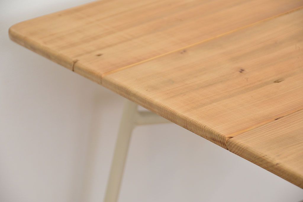 レトロ家具　昭和レトロ ★古い鉄脚と古材の天板のシンプルなペイントテーブル(5)(鉄足、机、在宅ワーク、在宅用テーブル、作業台、デスク)