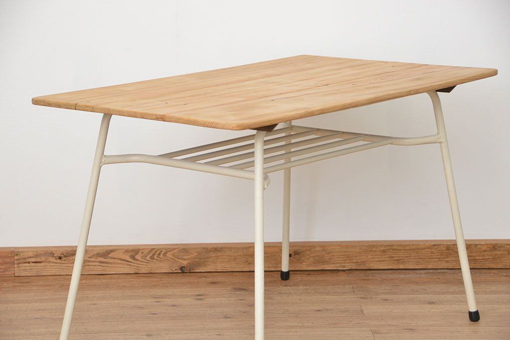 レトロ家具　昭和レトロ ★古い鉄脚と古材の天板のシンプルなペイントテーブル(5)(鉄足、机、在宅ワーク、在宅用テーブル、作業台、デスク)