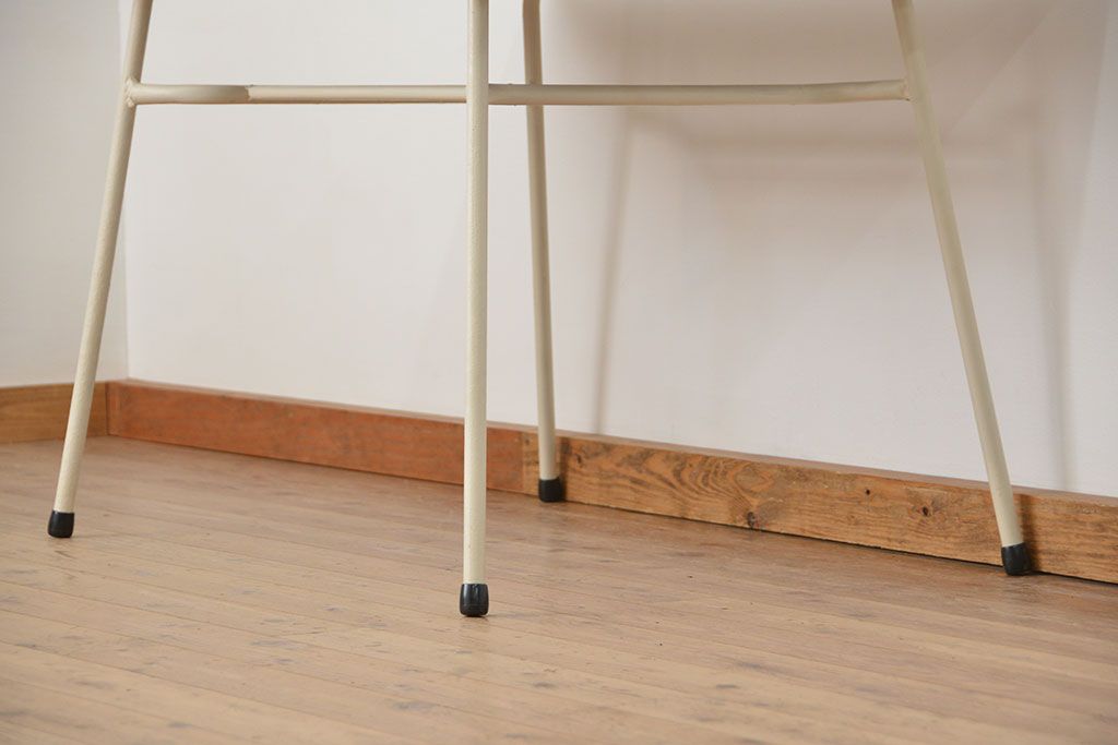 レトロ家具　昭和レトロ ★古い鉄脚と古材の天板のシンプルなペイントテーブル(5)(鉄足、机、在宅ワーク、在宅用テーブル、作業台、デスク)