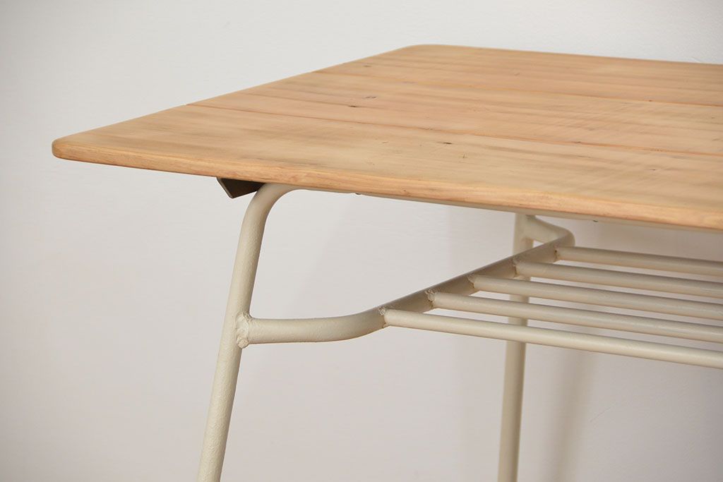 レトロ家具　昭和レトロ ★古い鉄脚と古材の天板のシンプルなペイントテーブル(5)(鉄足、机、在宅ワーク、在宅用テーブル、作業台、デスク)