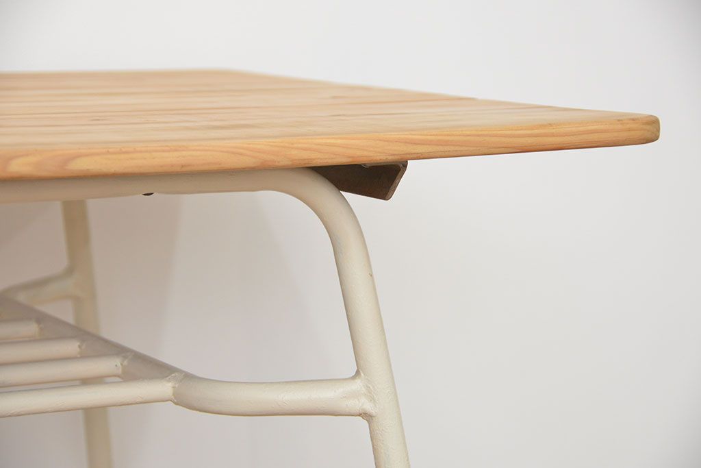 レトロ家具　昭和レトロ ★古い鉄脚と古材の天板のシンプルなペイントテーブル(5)(鉄足、机、在宅ワーク、在宅用テーブル、作業台、デスク)