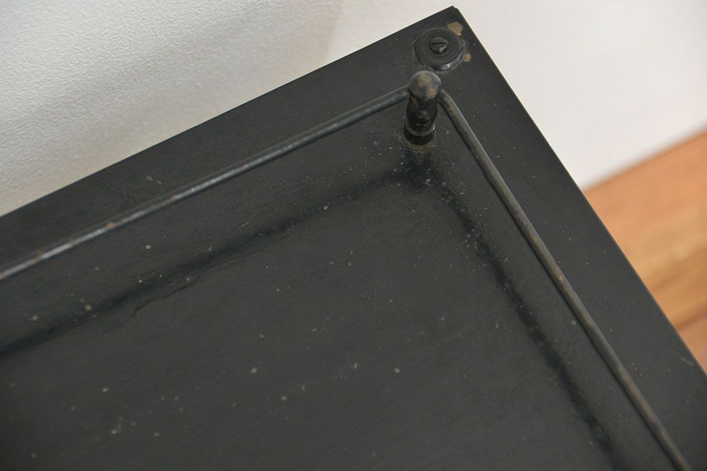 レトロ家具　昭和レトロ 古いアイアンの小さな卓上ガラスケース(ショーケース、飾り棚)