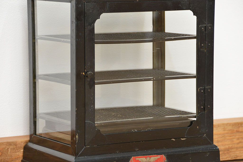 レトロ家具　昭和レトロ 古いアイアンの小さな卓上ガラスケース(ショーケース、飾り棚)