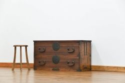 アンティーク家具　古民具・骨董 天板補強 大きな丸金具時代箪笥(ローボード)