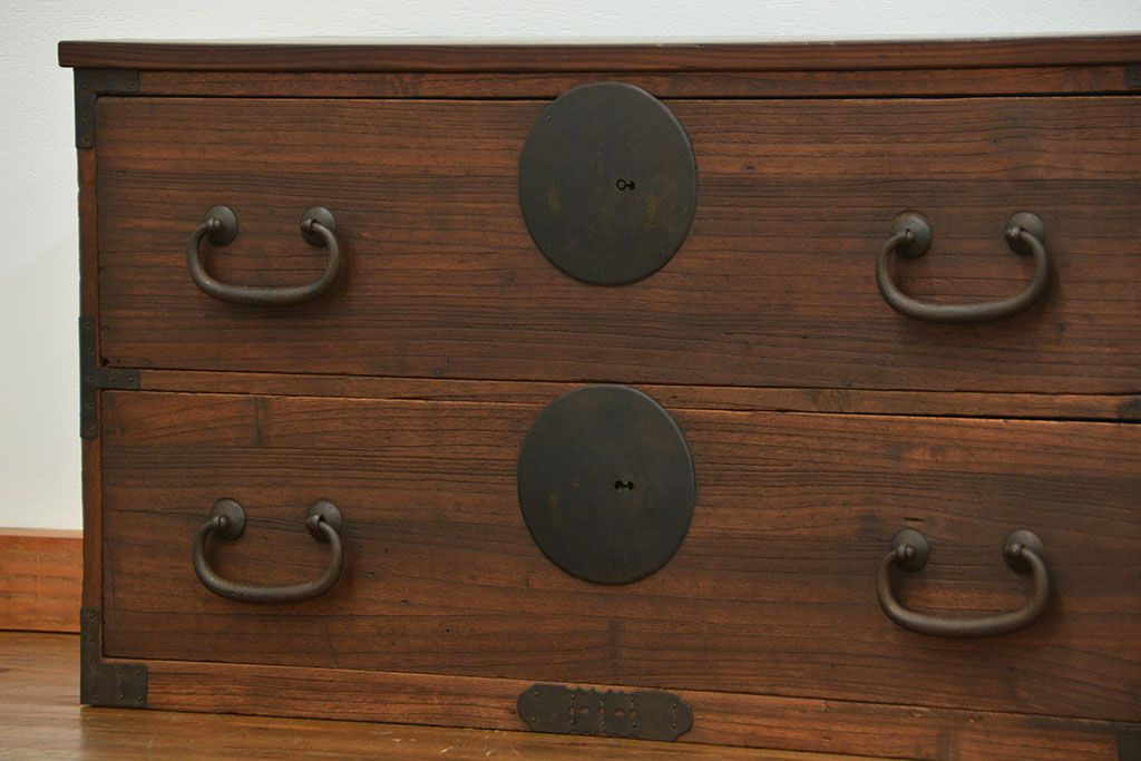 アンティーク家具　古民具・骨董 天板補強 大きな丸金具時代箪笥(ローボード)