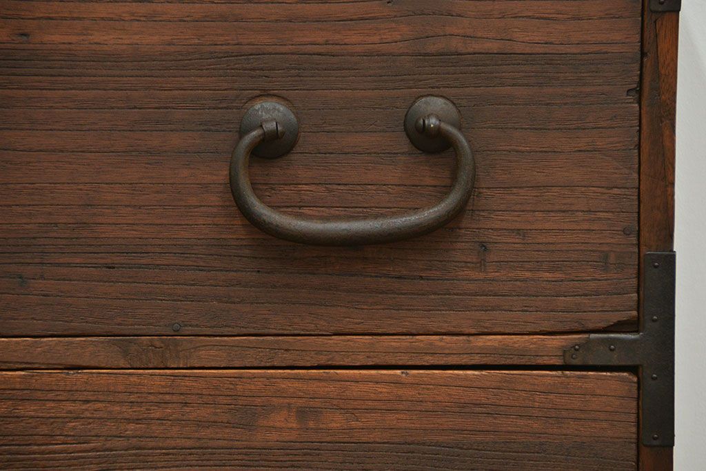 アンティーク家具　古民具・骨董 天板補強 大きな丸金具時代箪笥(ローボード)