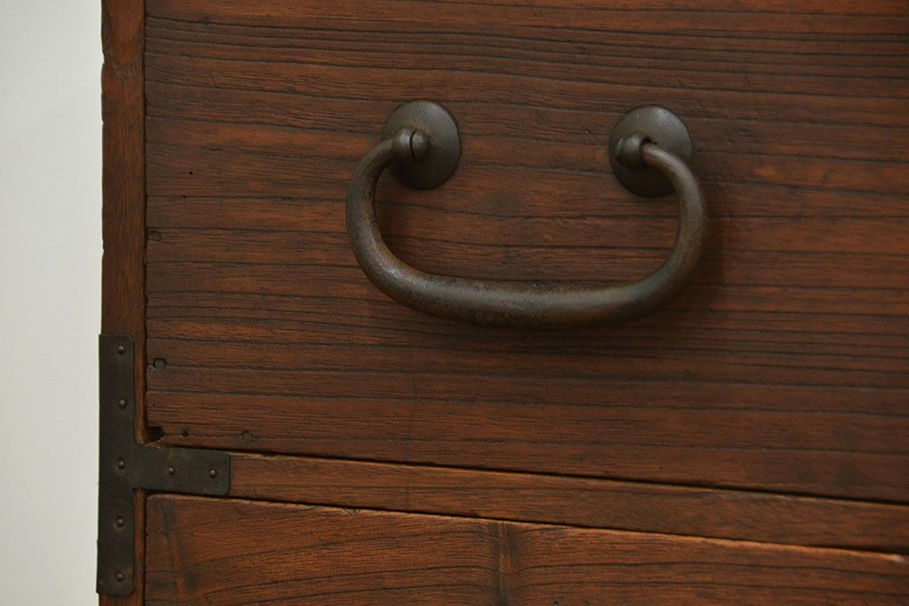 アンティーク家具　古民具・骨董 天板補強 大きな丸金具時代箪笥(ローボード)
