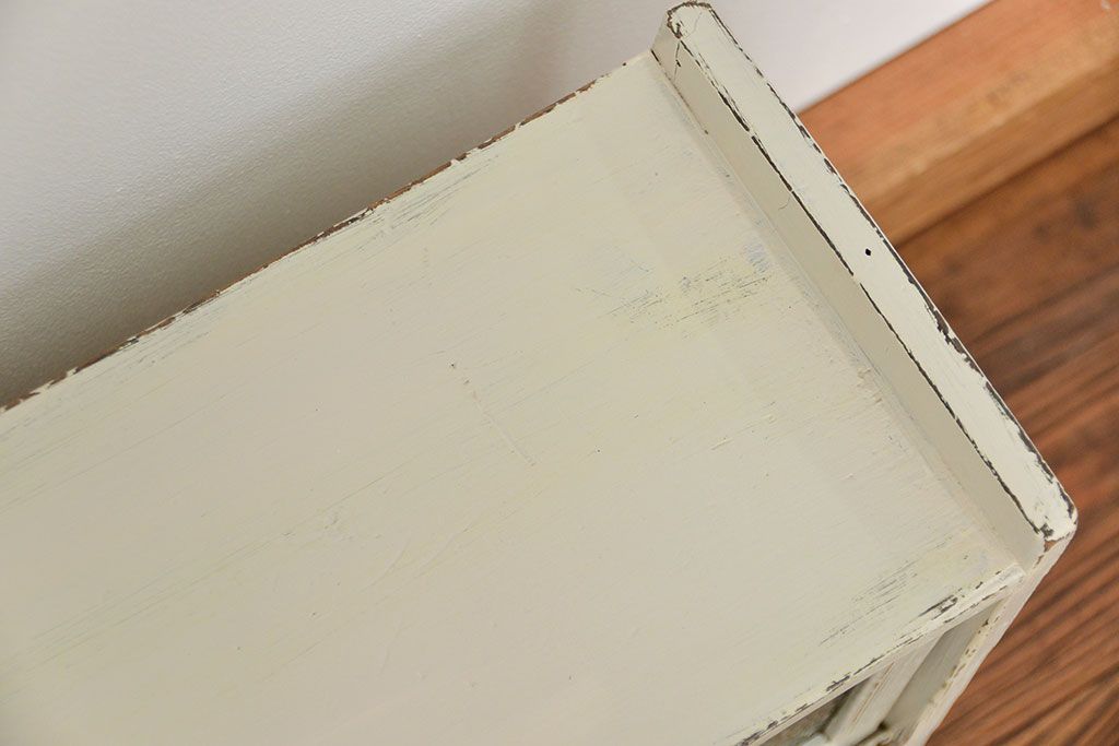 レトロ家具　昭和レトロ アンティークペイントの小さなダイヤガラス収納棚