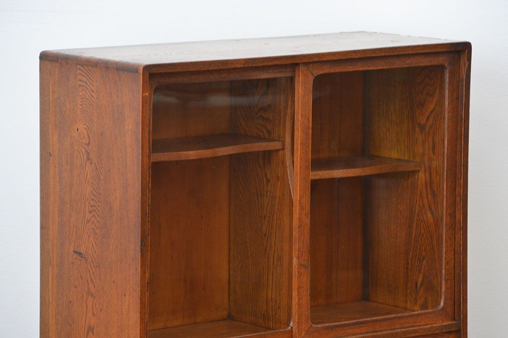 レトロ家具　昭和レトロ 小振りなアンティーク収納棚(戸棚、茶箪笥)