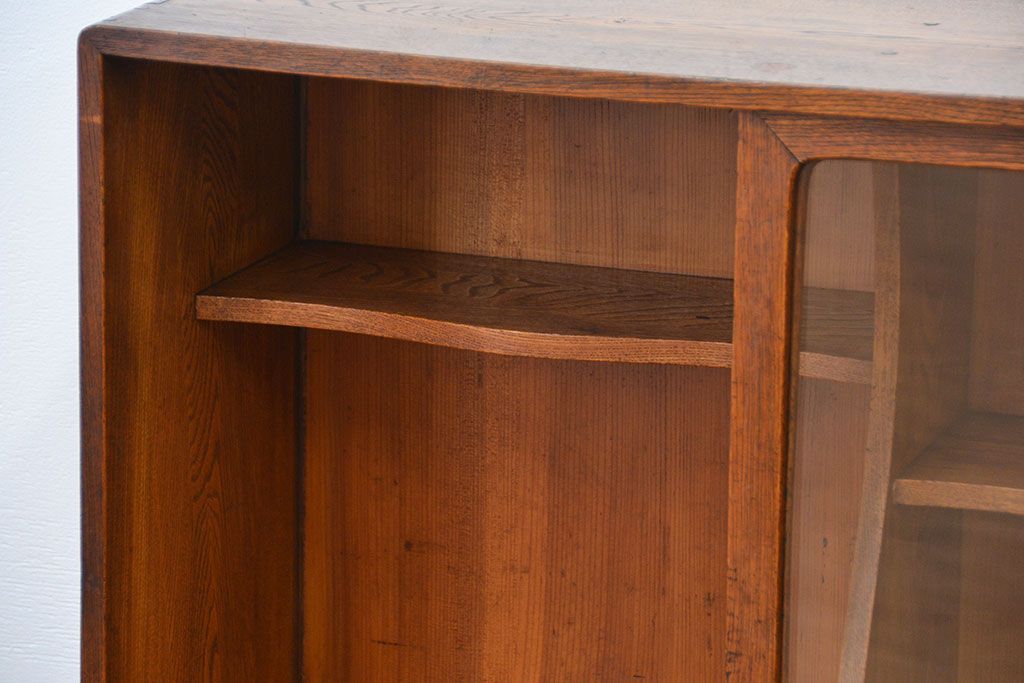 レトロ家具　昭和レトロ 小振りなアンティーク収納棚(戸棚、茶箪笥)