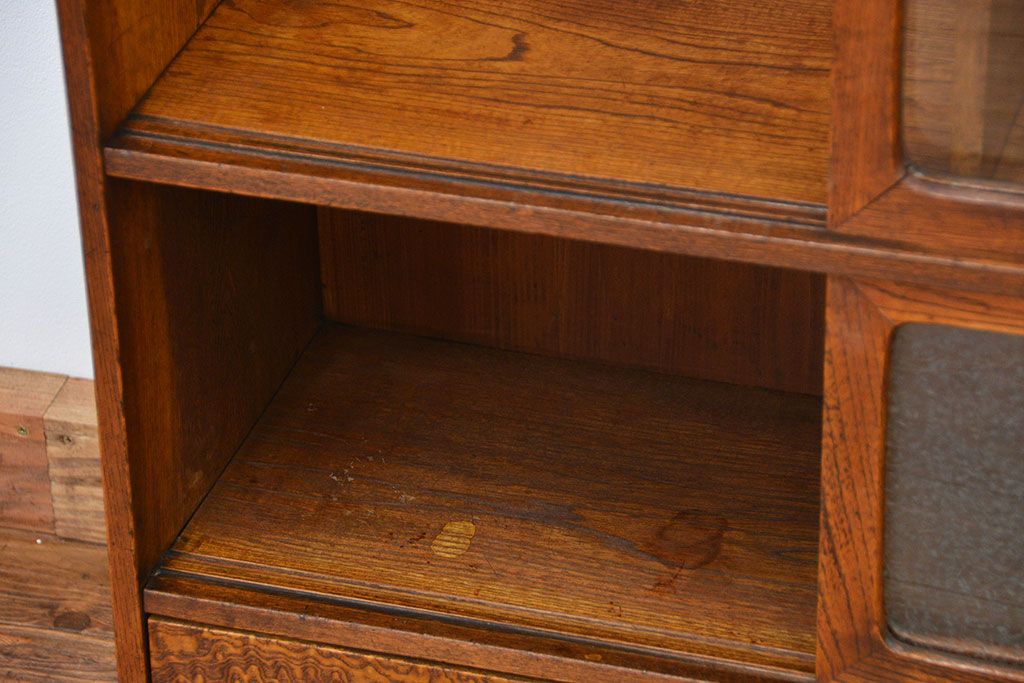 レトロ家具　昭和レトロ 小振りなアンティーク収納棚(戸棚、茶箪笥)