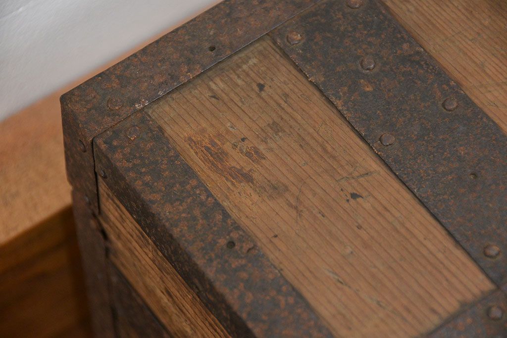 アンティーク雑貨　ジャンク品　江戸期　古い木の味わい深い千両箱(1)(銭箱・銭函)