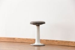 アンティーク家具　アンティーク 鉄製ホーロー引き　本革座面の回転スツール(丸椅子)　