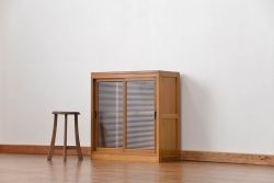 レトロ家具　昭和レトロ シンプルなモールガラス収納棚(飾り棚)