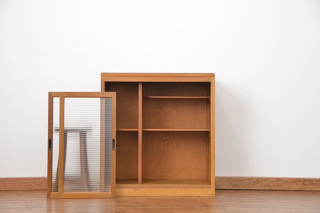 レトロ家具　昭和レトロ シンプルなモールガラス収納棚(飾り棚)