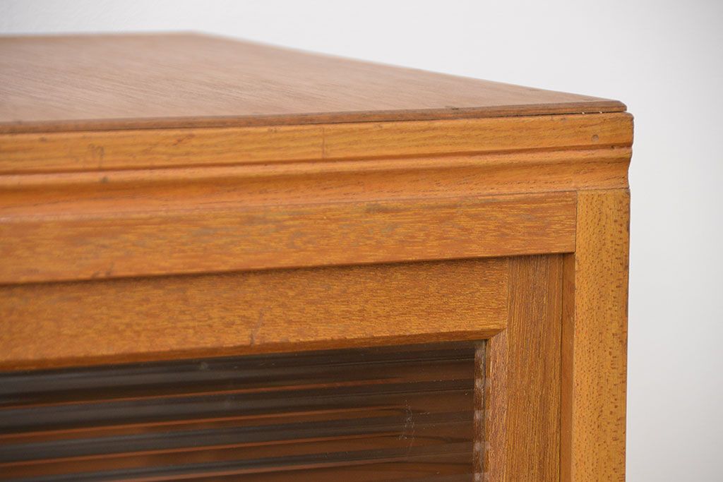 レトロ家具　昭和レトロ シンプルなモールガラス収納棚(飾り棚)