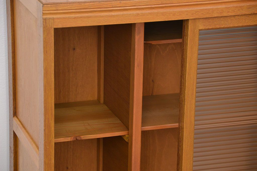 レトロ家具　昭和レトロ シンプルなモールガラス収納棚(飾り棚)