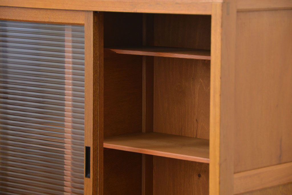 レトロ家具　昭和レトロ シンプルなモールガラス収納棚(飾り棚)