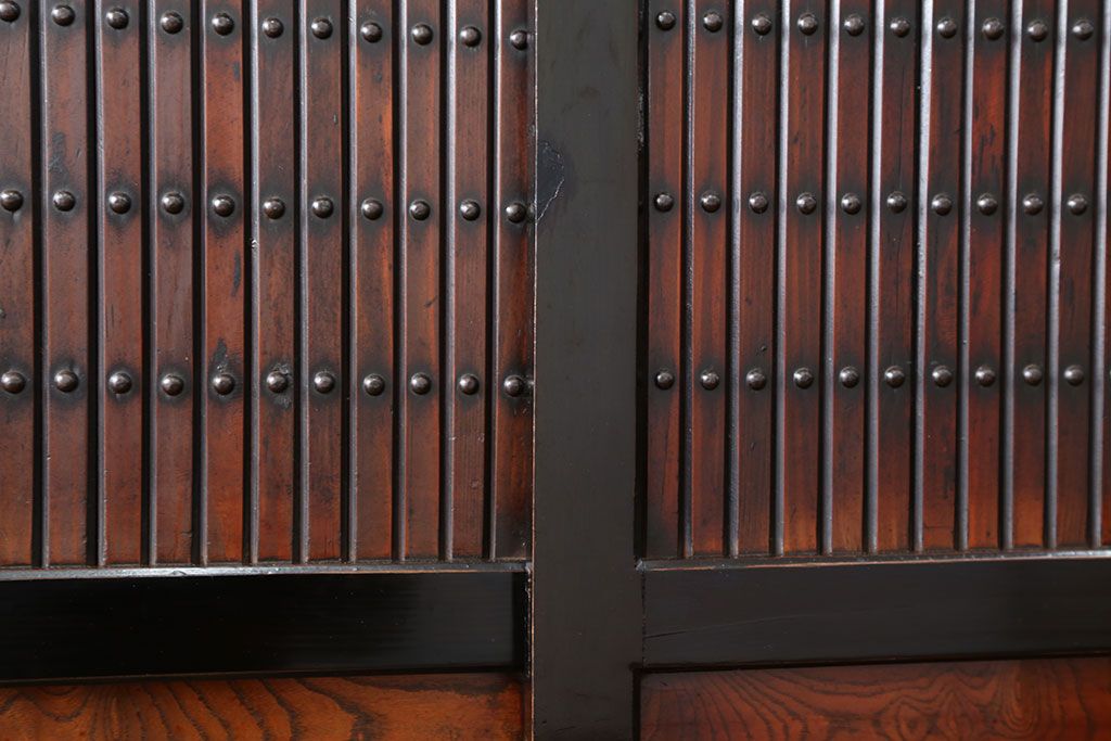 アンティーク家具　古民具・骨董 古色蒼然たる前面欅材の二段重ね九尺水屋箪笥(食器棚、収納棚)
