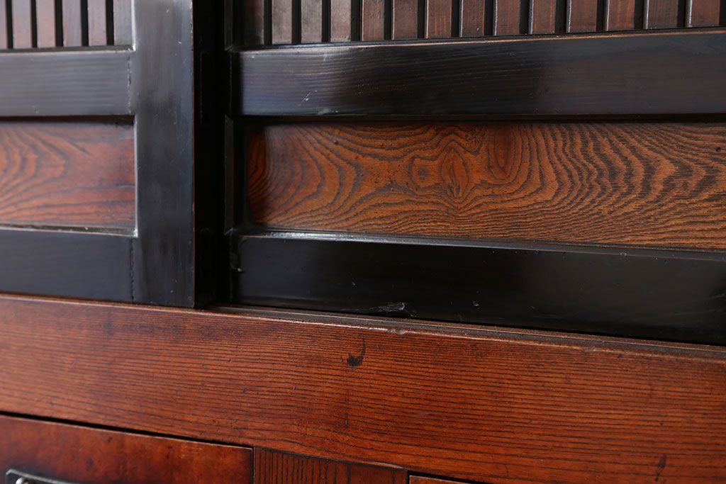 アンティーク家具　古民具・骨董 古色蒼然たる前面欅材の二段重ね九尺水屋箪笥(食器棚、収納棚)