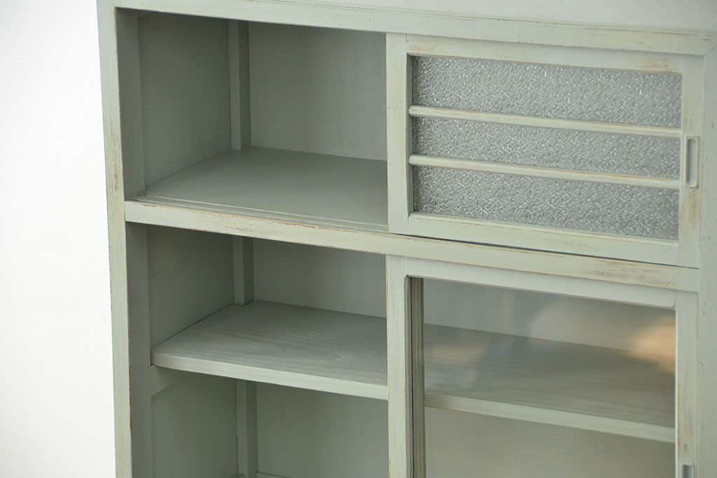 レトロ家具　昭和レトロ ☆ダイヤガラス アンティークペイント二段重ね食器棚(収納棚、キッチンキャビネット)