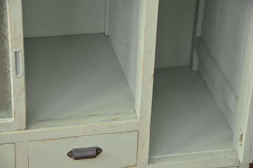 レトロ家具　昭和レトロ ☆ダイヤガラス アンティークペイント二段重ね食器棚(収納棚、キッチンキャビネット)