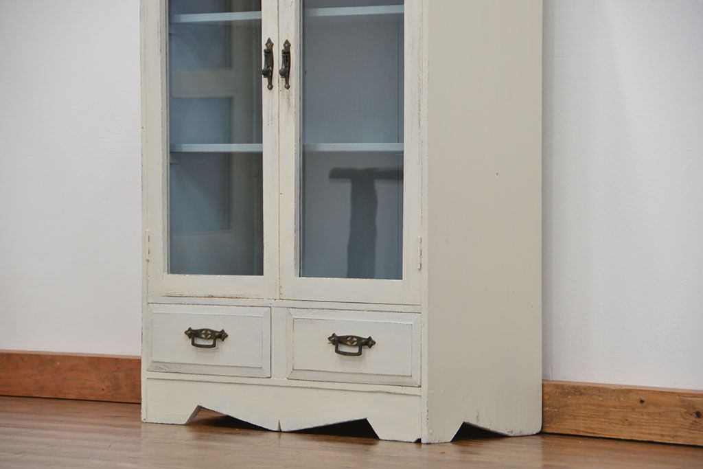 アンティーク家具　アンティーク かわいいデザインの観音扉付きのペイント本箱(ブックケース、ブックシェルフ、収納棚)