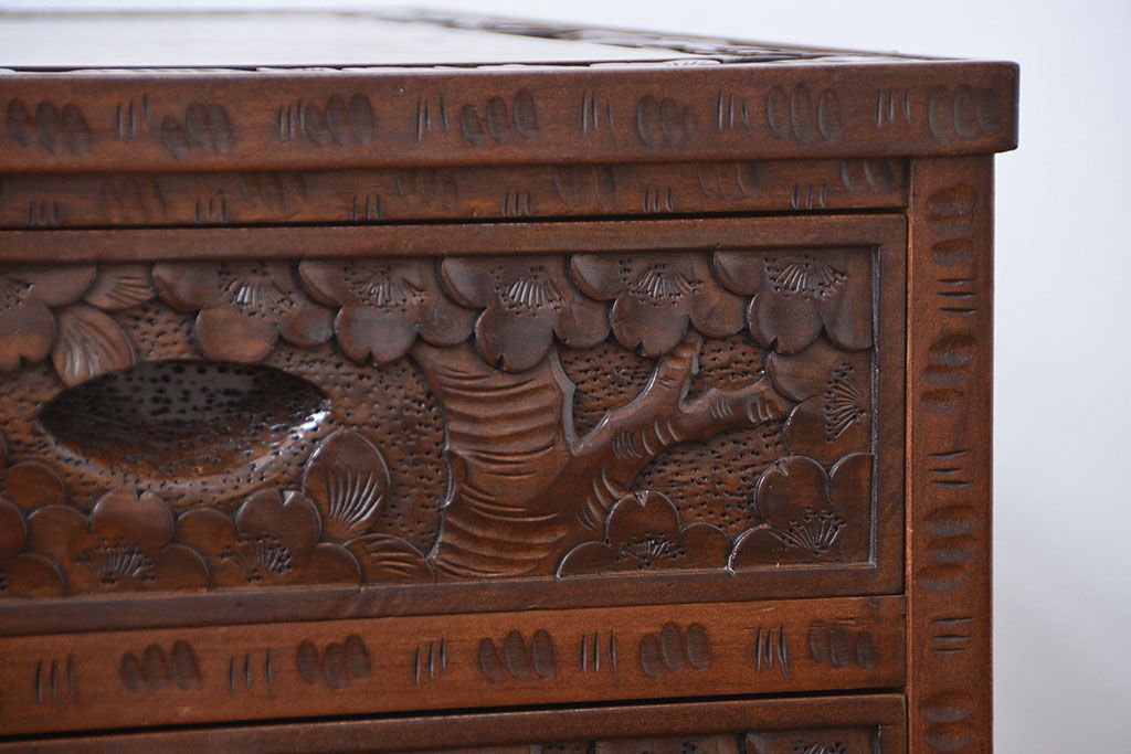 中古、高級品　軽井沢彫り五段小引き出し(2)(チェスト、ナイトテーブル、サイドテーブル)