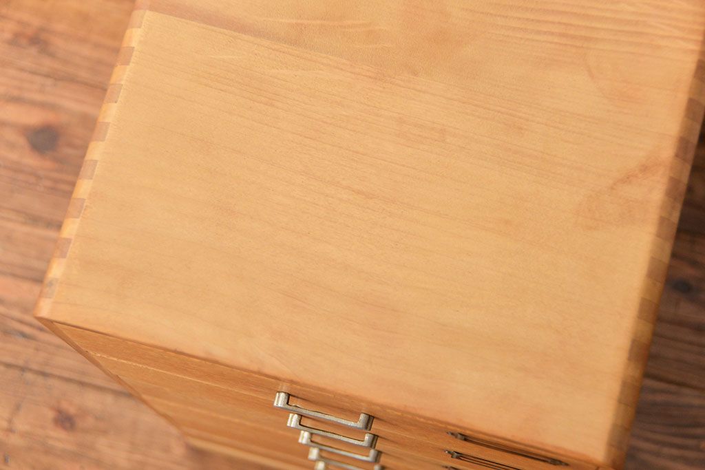 アンティーク家具　アンティーク 古い木のナチュラルな色合いの6段小引き出し(ドロワー、小物入れ)
