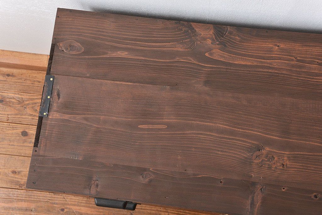 アンティーク家具　アンティーク シンプルな鉄脚付きローチェスト(1)(ローボード、たんす、タンス)