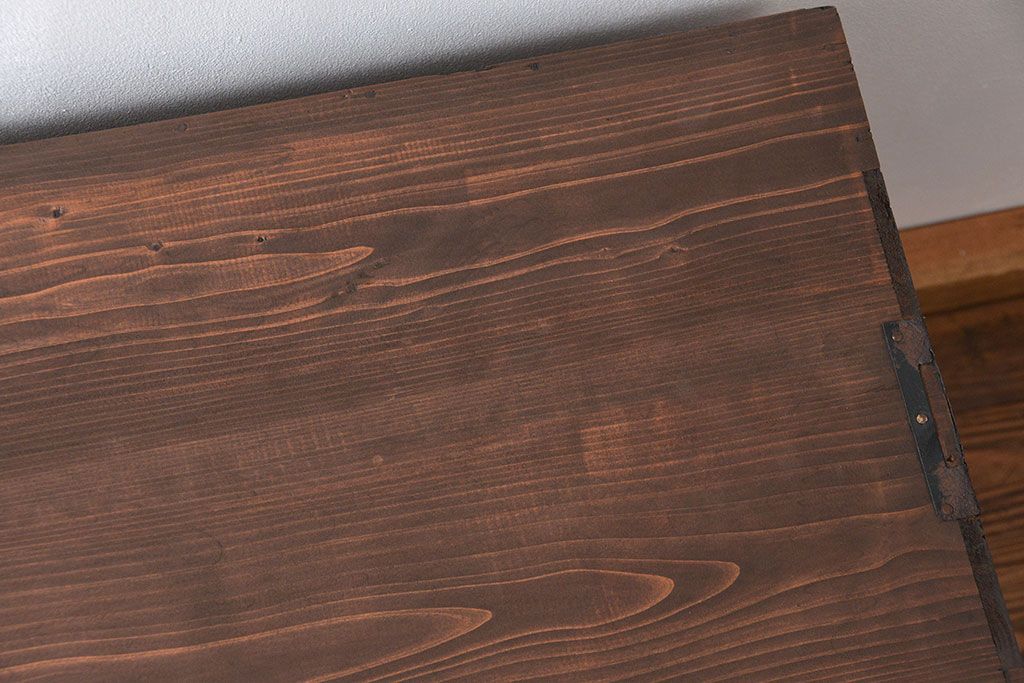 アンティーク家具　アンティーク シンプルな鉄脚付きローチェスト(1)(ローボード、たんす、タンス)