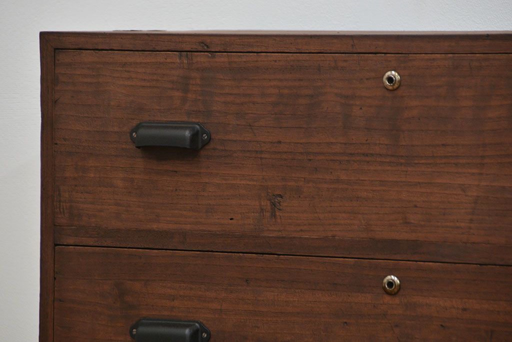アンティーク家具　アンティーク シンプルな鉄脚付きローチェスト(1)(ローボード、たんす、タンス)
