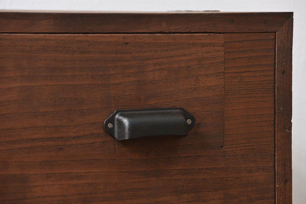 アンティーク家具　アンティーク シンプルな鉄脚付きローチェスト(1)(ローボード、たんす、タンス)