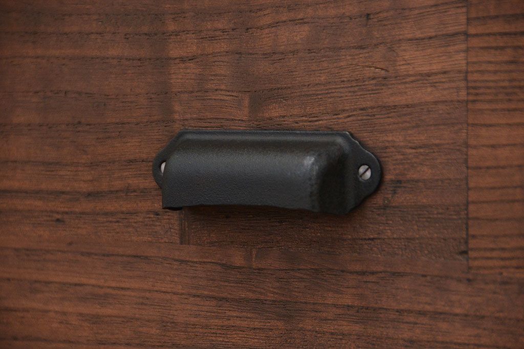 アンティーク家具　アンティーク シンプルな鉄脚付きローチェスト(1)(ローボード、たんす、タンス)