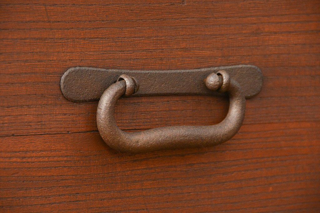 アンティーク家具　古民具・骨董 ☆シンプルな丸金具の二段重ね時代箪笥