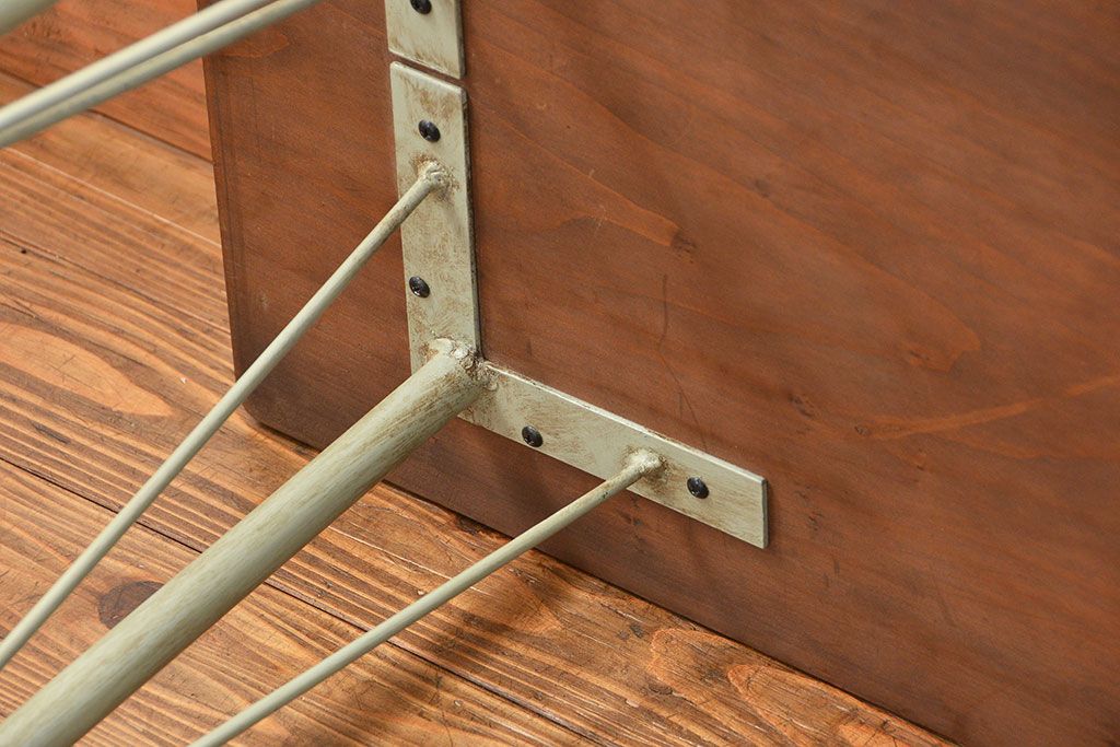 アンティーク家具　アンティーク ☆天板一枚板 使い込まれた古材天板の鉄脚テーブル(5)(デスク/作業台/机)
