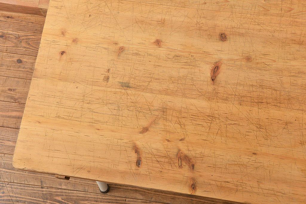 アンティーク家具　アンティーク ☆天板一枚板 使い込まれた古材天板の鉄脚テーブル(8)(デスク/作業台/机)