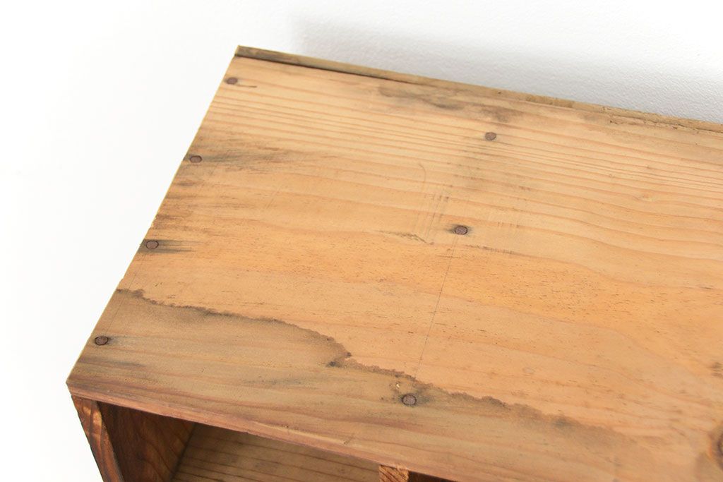 アンティーク家具　インダストリアル　古い工場の使い込まれたマス目棚(部品棚・飾り棚)(2)