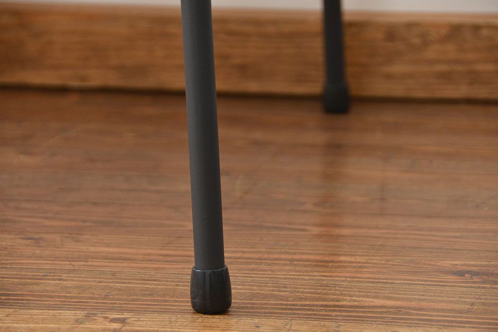 アンティーク家具　アンティーク 古材天板の鉄枠付き鉄脚テーブル(2)(作業台、デスク、陳列台、机、在宅ワーク、在宅用鉄足)