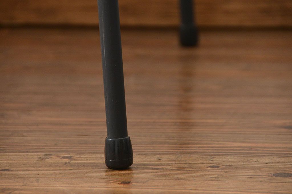 アンティーク家具　アンティーク 古材天板の鉄枠付き鉄脚テーブル(1)(作業台、デスク、陳列台、机、在宅ワーク、在宅用鉄足)