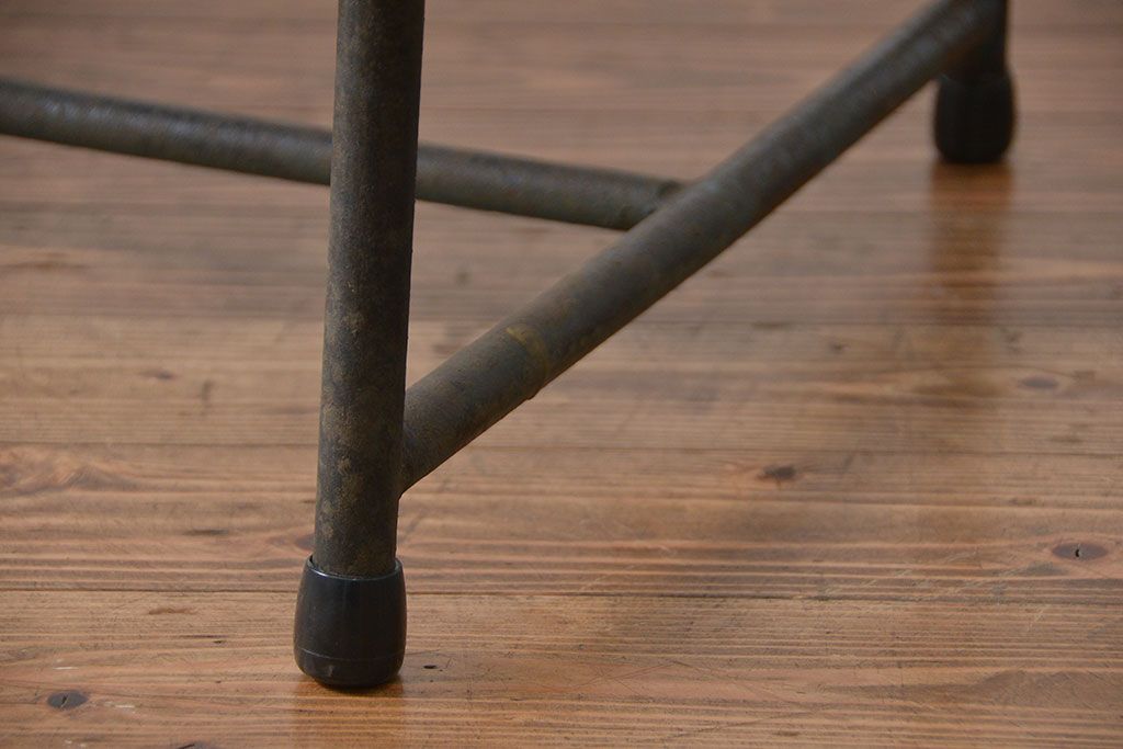 レトロ家具 昭和レトロ 古い鉄脚のペイントベンチ(長椅子、イス レトロ家具 昭和レトロ 古い鉄脚のペイントベンチ(長椅子、イス